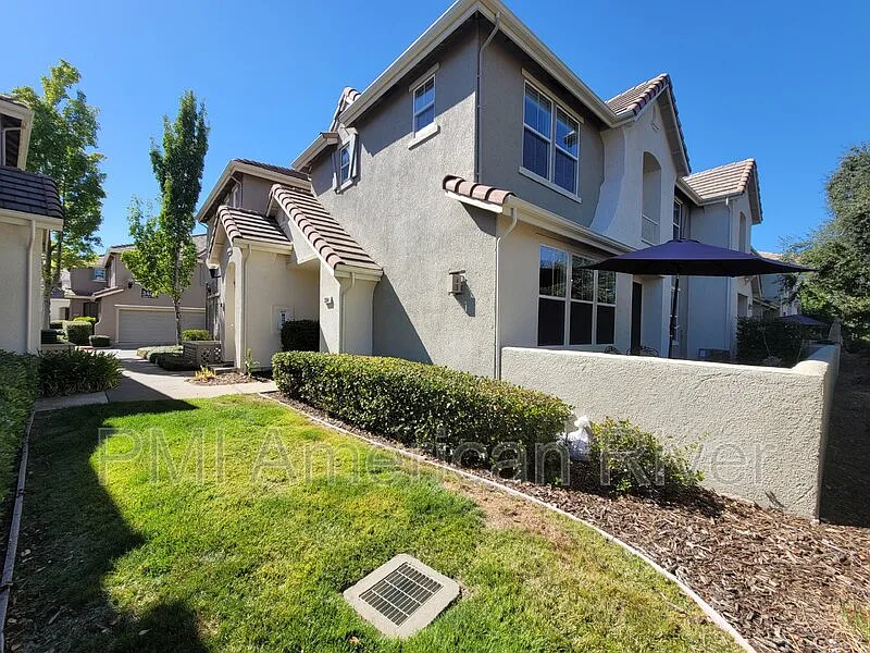 2 bed, 2.5 bath, 1747 sqft, $2,595 — Photo 1