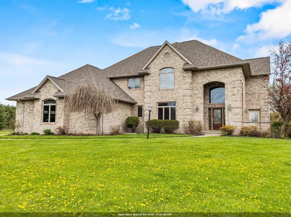 W7828 Hillview Rd, Hortonville, WI 54944