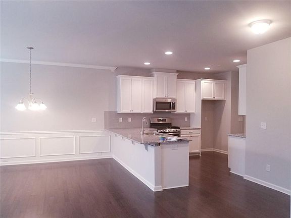 4th image of 2768 Village Park Bnd