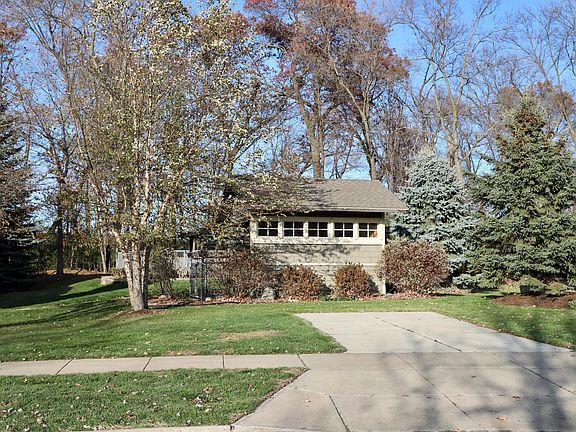 3rd image of 2640 Oak Lawn Dr