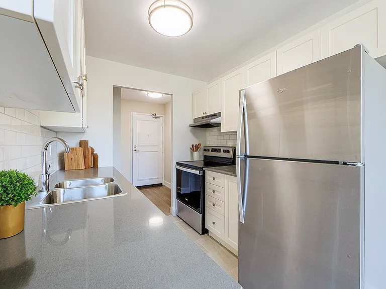 325 N Park St — Photo 2