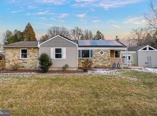 15 Perry Dr, Ewing, NJ 08628