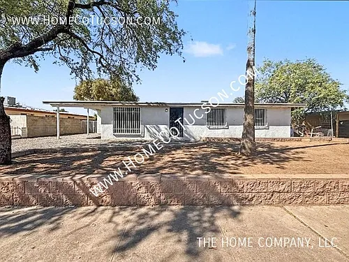 410 W Calle Antonia Photo 1
