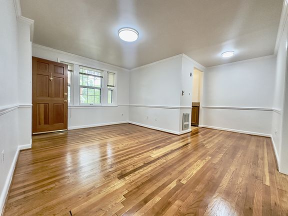 2nd image of 906 Jefferson St APT 1