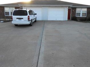 805 Johnson Cir #B, Pleasant Hill, MO 64080