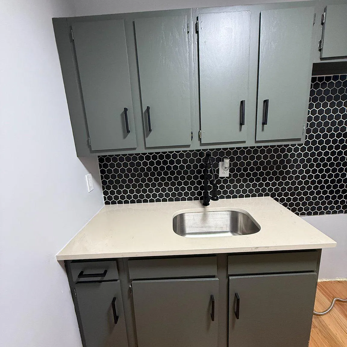 2 bed, 1.0 bath, 1083 sqft, $2,400 — Photo 2