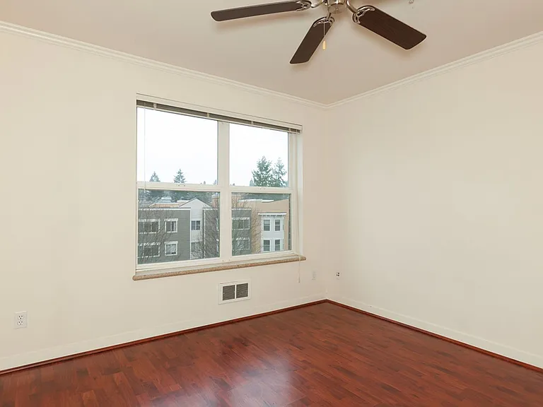 Howard Park Apartments — Photo 23