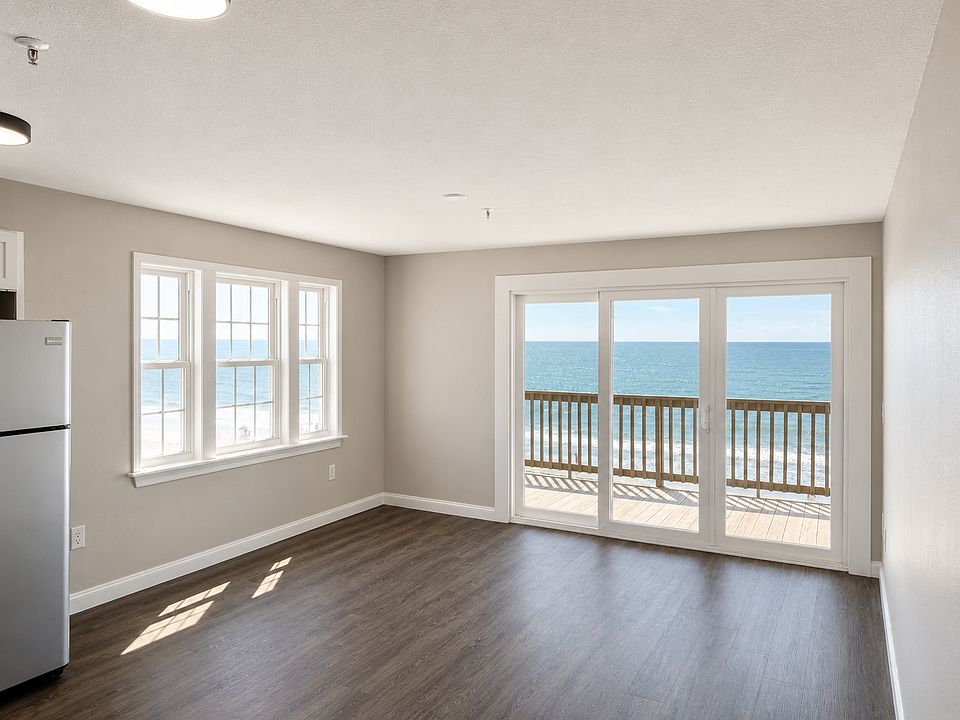 1st image of 410 N Waccamaw Dr #11583100