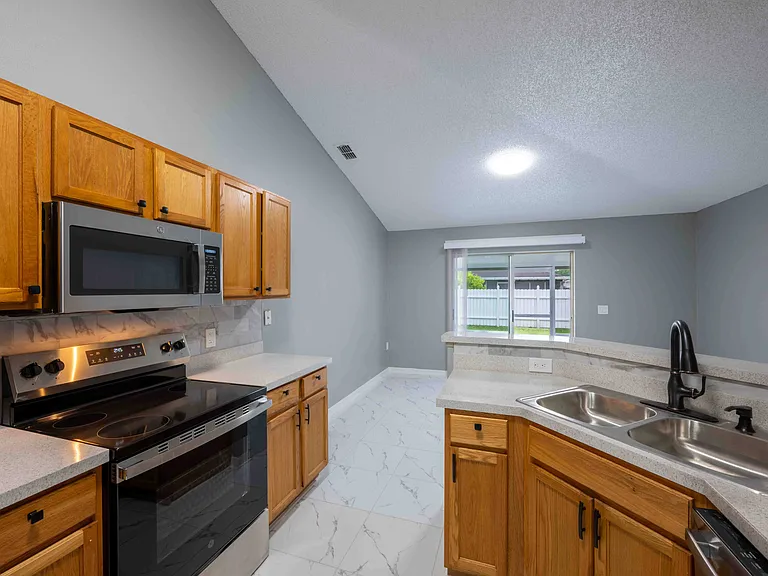 6920 Playpark Trl — Photo 33