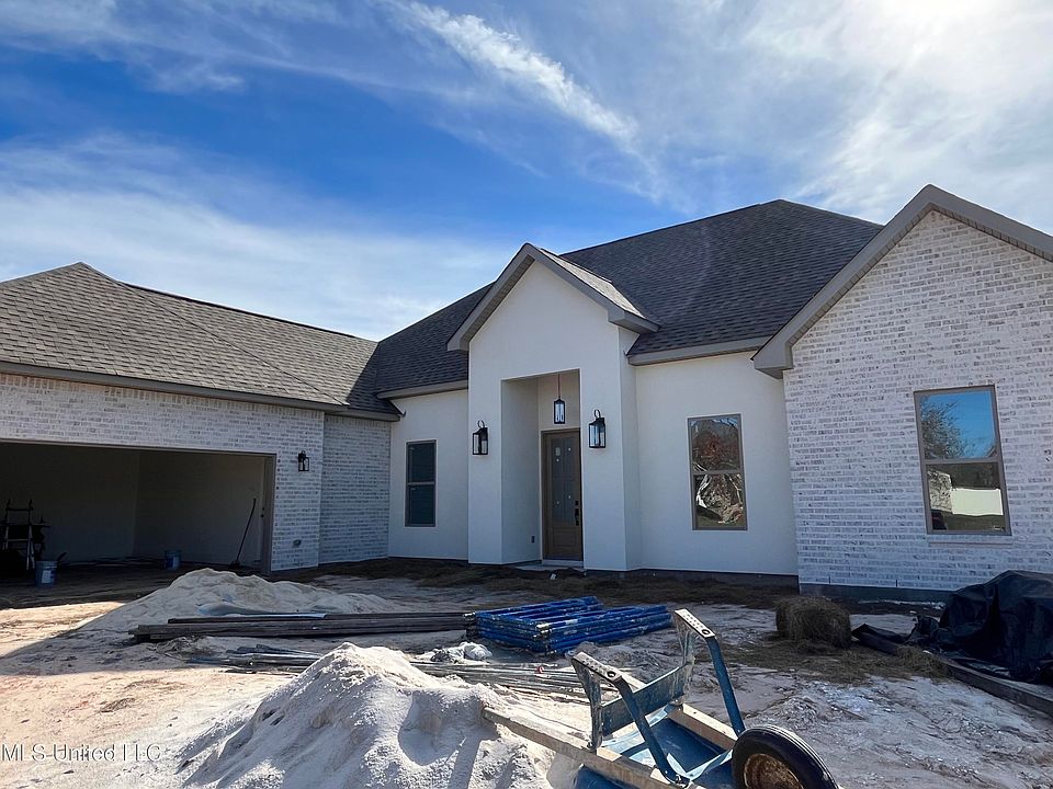 1st image of 30 Scenic Meadow Dr