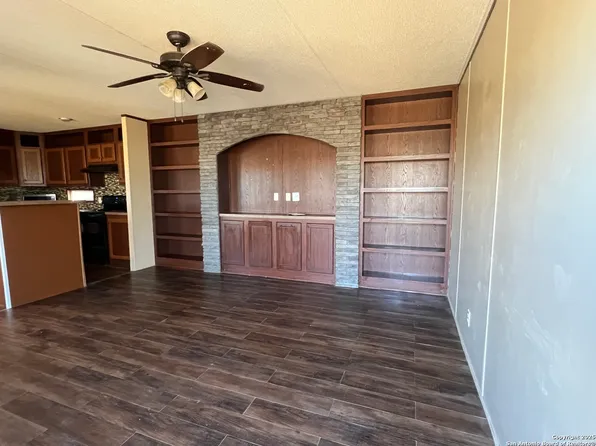 11706 S Foster Rd, San Antonio, TX 78223