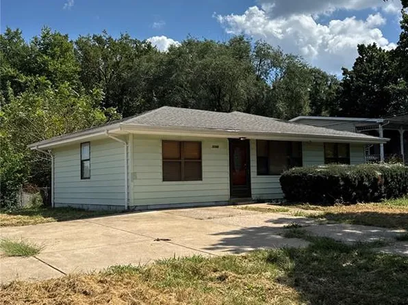 2166 N Warson Rd, Saint Louis, MO 63114