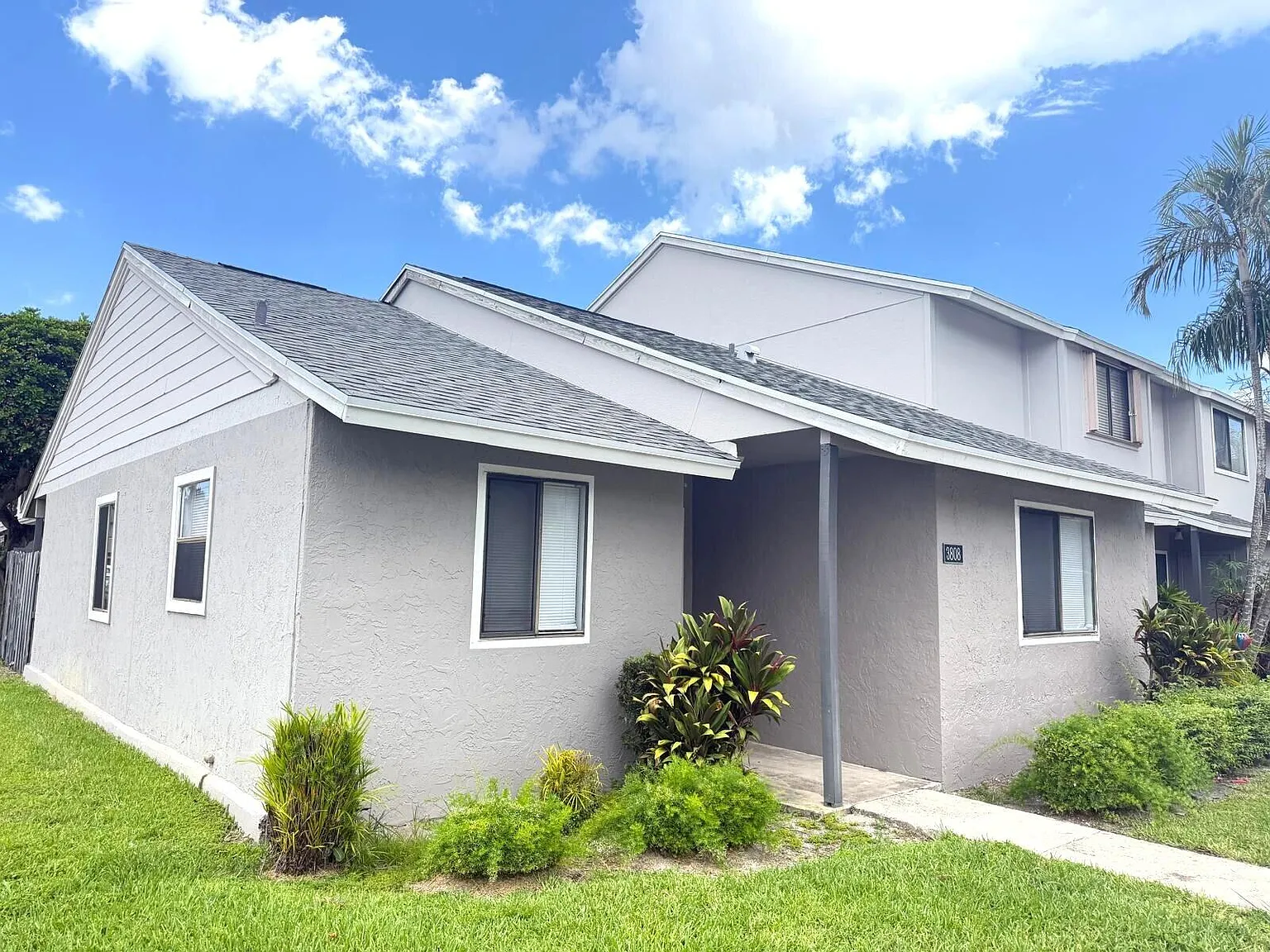 2 bed, 2.0 bath, 992 sqft, $2,150 — Photo 2