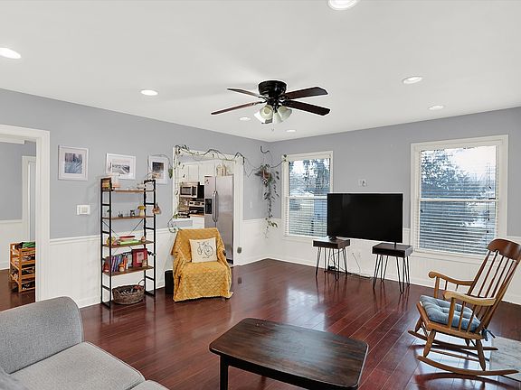 3rd image of 118 Nakomis St