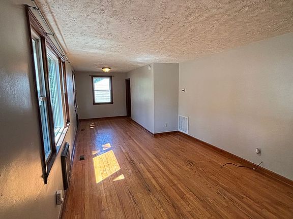 2nd image of 1240 E Moody Ave