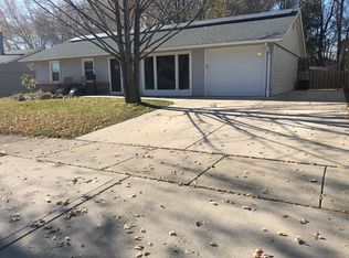 662 Springfield Dr, Roselle, IL 60172