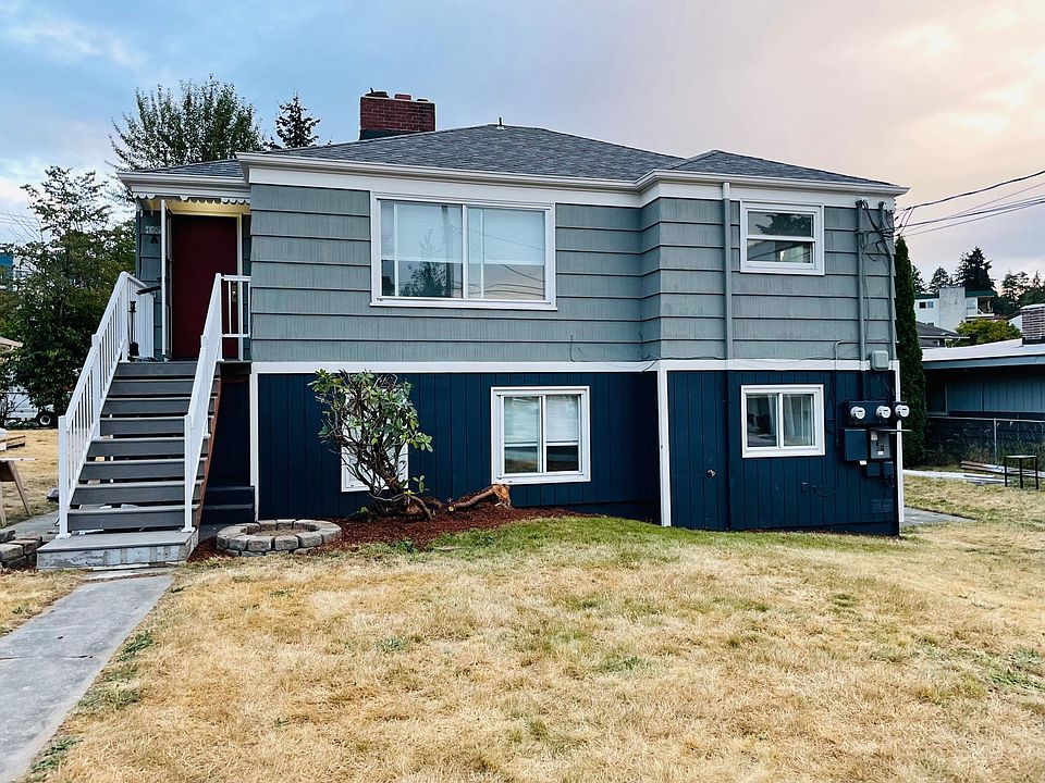 Front of the house. Upstairs unit