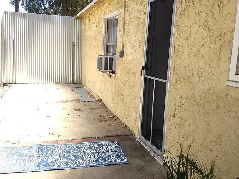 208 N Florence St — Photo 6