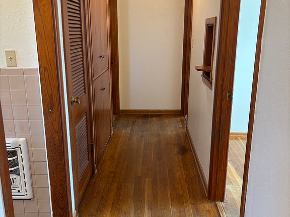 Hallway to bedrooms