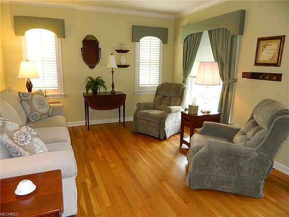 4th image of 1095 Fernwood Dr