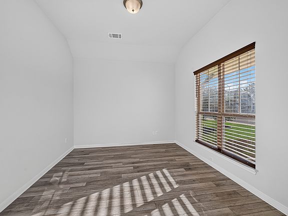 5th image of 816 Mediterranean Dr