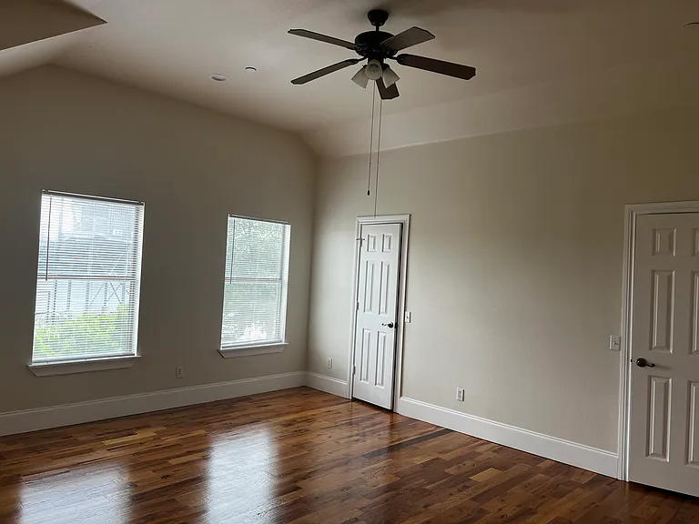MAIN BEDROOM