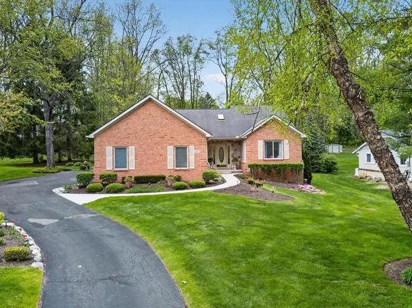4455 Driftwood Dr, Commerce Township, MI 48382