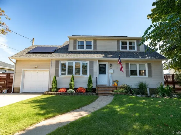 125 Garfield Street, Freeport, NY 11520