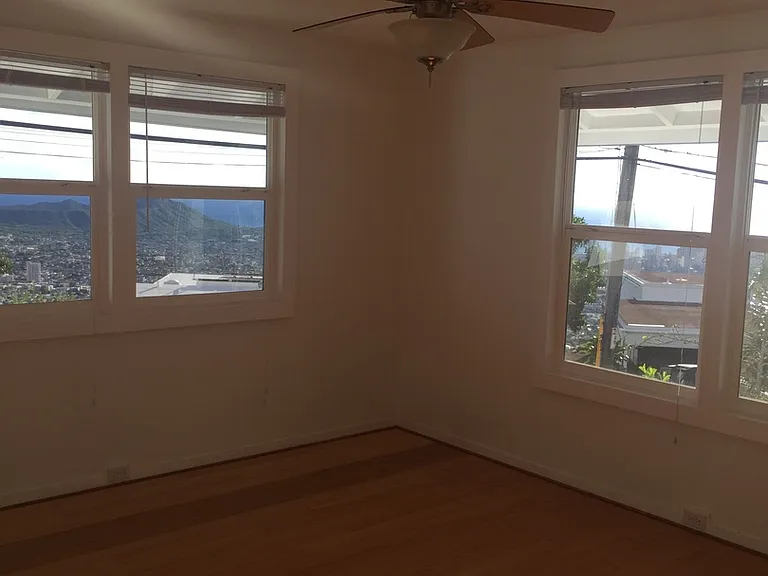 2668 Peter St — Photo 7