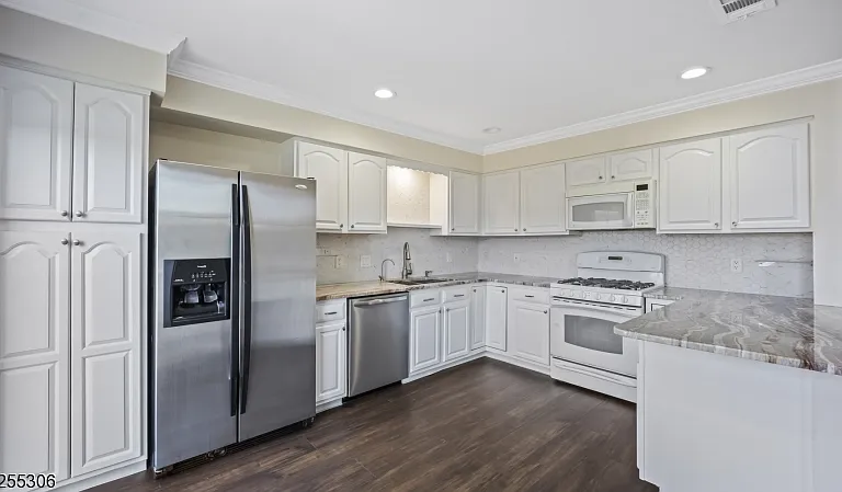 1306 Stech Dr — Photo 12