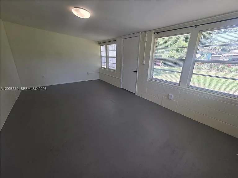 338 Hosbine St — Photo 13