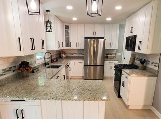 233 Inlet Shore Dr, Delavan, WI 53115