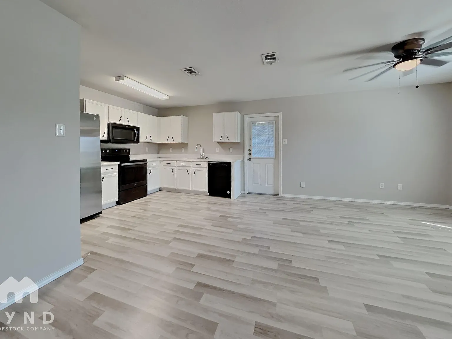 3 bed, 2.0 bath, 1080 sqft, $1,479 — Photo 3