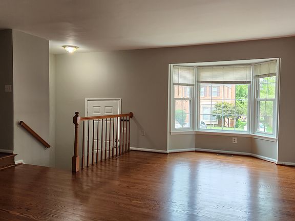 5th image of 4752 Gainsborough Dr