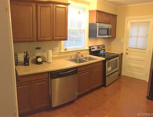 2nd image of 3614 Montrose Ave