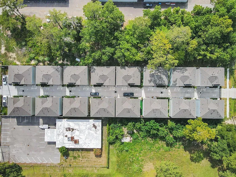 3360 Pinemont Dr — Photo 29
