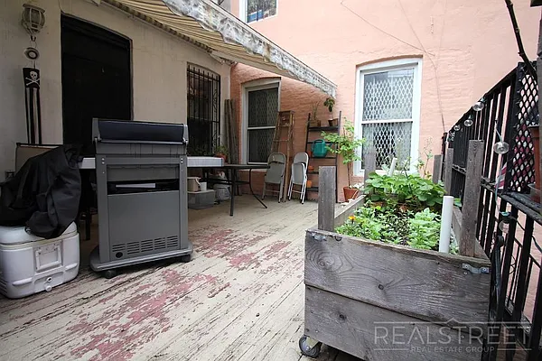 Rented by Real Street Inc | media 24