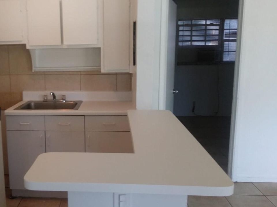 1st image of 1021 NW 4th Ave APT 3
