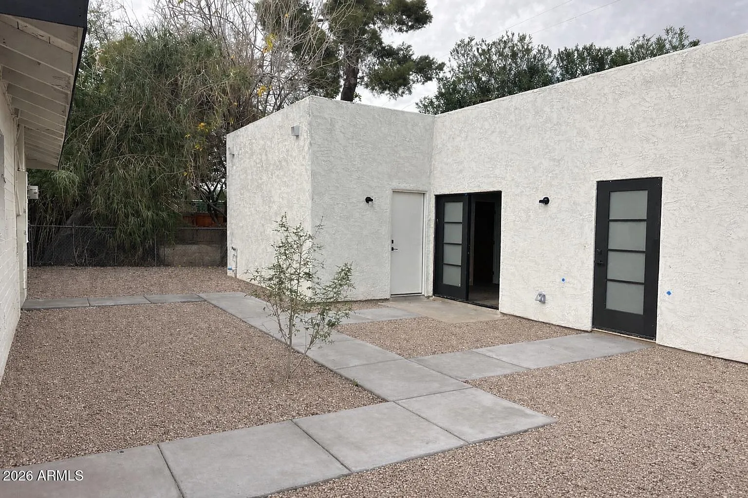 3 bed, 1.0 bath, 1250 sqft, $2,000 — Photo 1