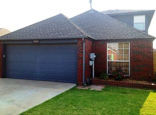 2141 Lakecrest Dr, Moore, OK 73170