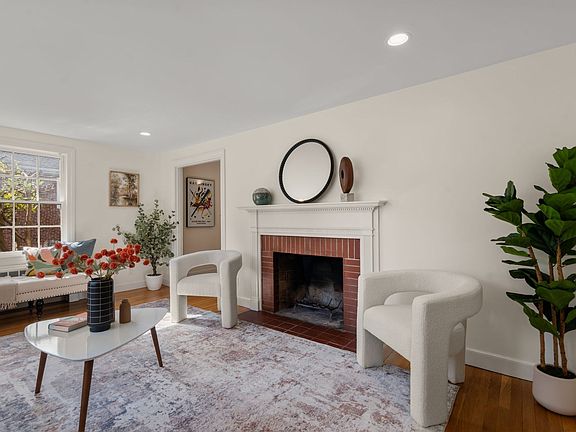 5th image of 139 Webster St