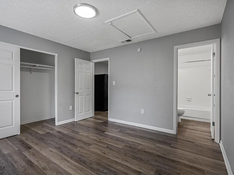 Palm Square Homes — Photo 9