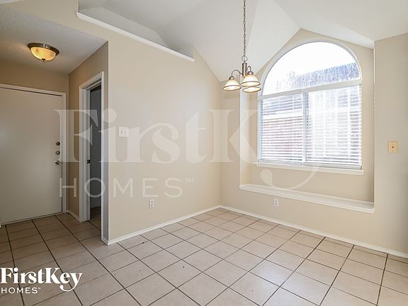 4th image of 2525 Hyacinth Dr