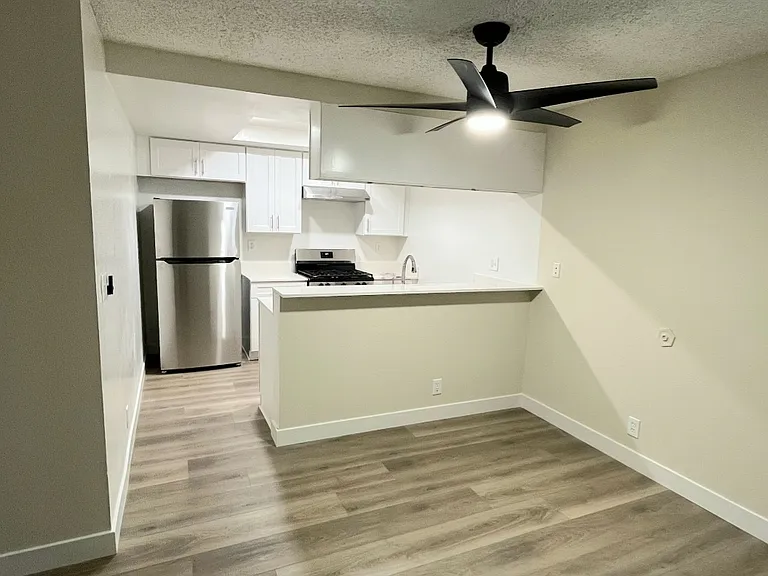 5051 Whitsett Ave #2122 — Photo 7