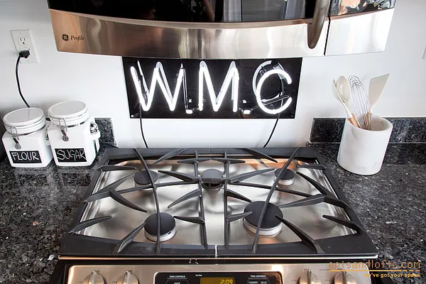 Sold by aptsandlofts.com | media 22