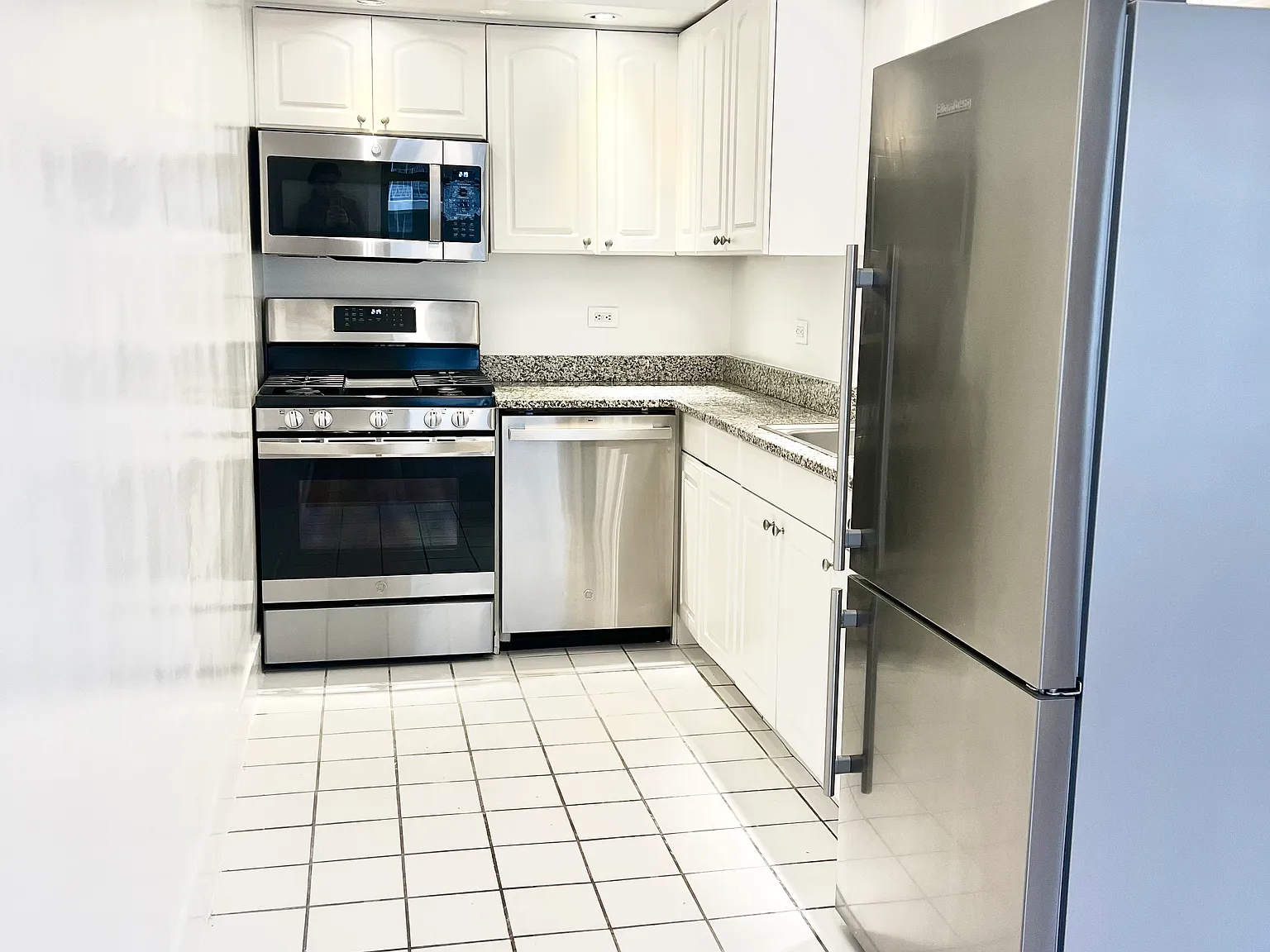 210 East 68th Street — Photo 2