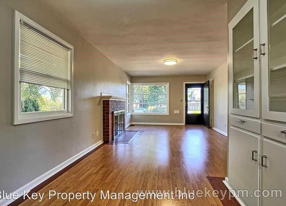 2nd image of 3104 H St