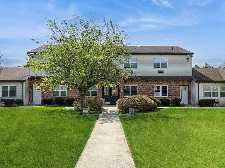 Zen Long Island at Amityville 55+ Community — Photo 7