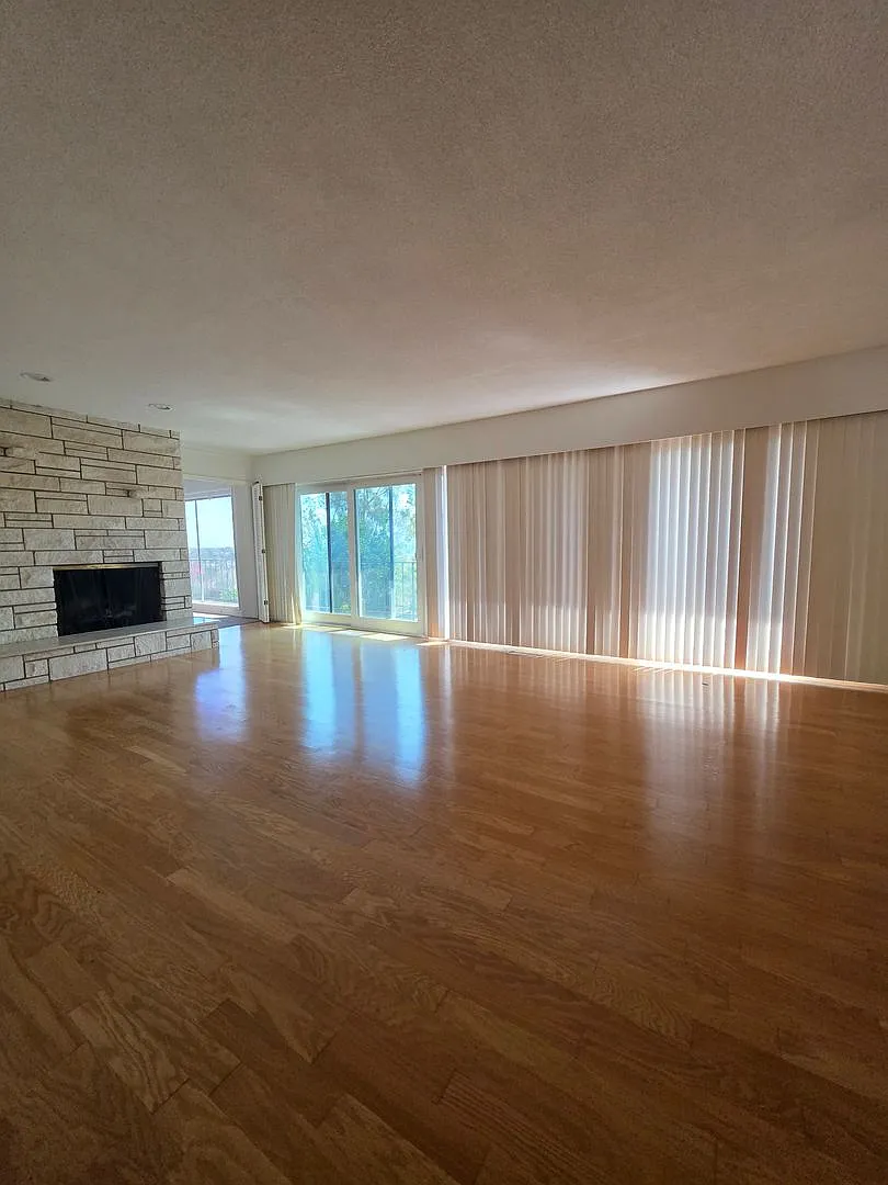 Stunning Del Cerro View Home with Spacious Split-Level Layout — Photo 3