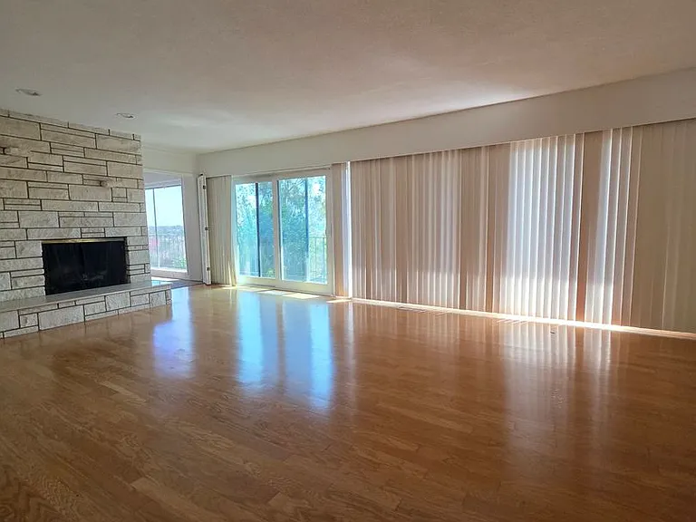 6437 Elmhurst Dr — Photo 3